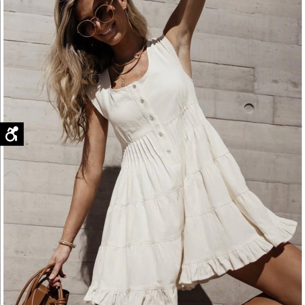 Bohme Liv Tiered Romper in Cream. Size small (brand new!)